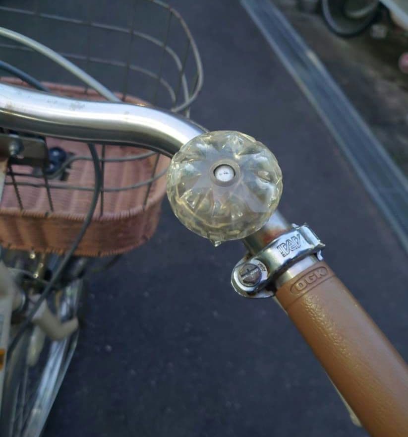 自転車 クリーム色 前カゴ付き