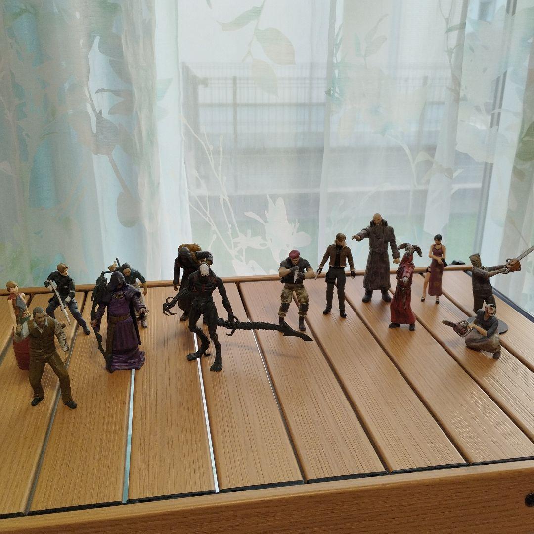 アガツマ　バイオハザード４　コレクションフィギュア１と２