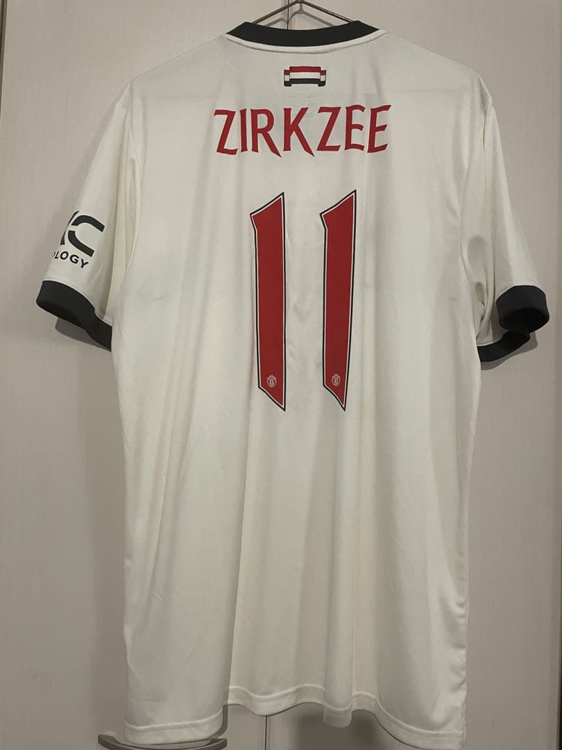 マンチェスターユナイテッド　ユニフォーム　ザークツィー　アディダス　新品未使用