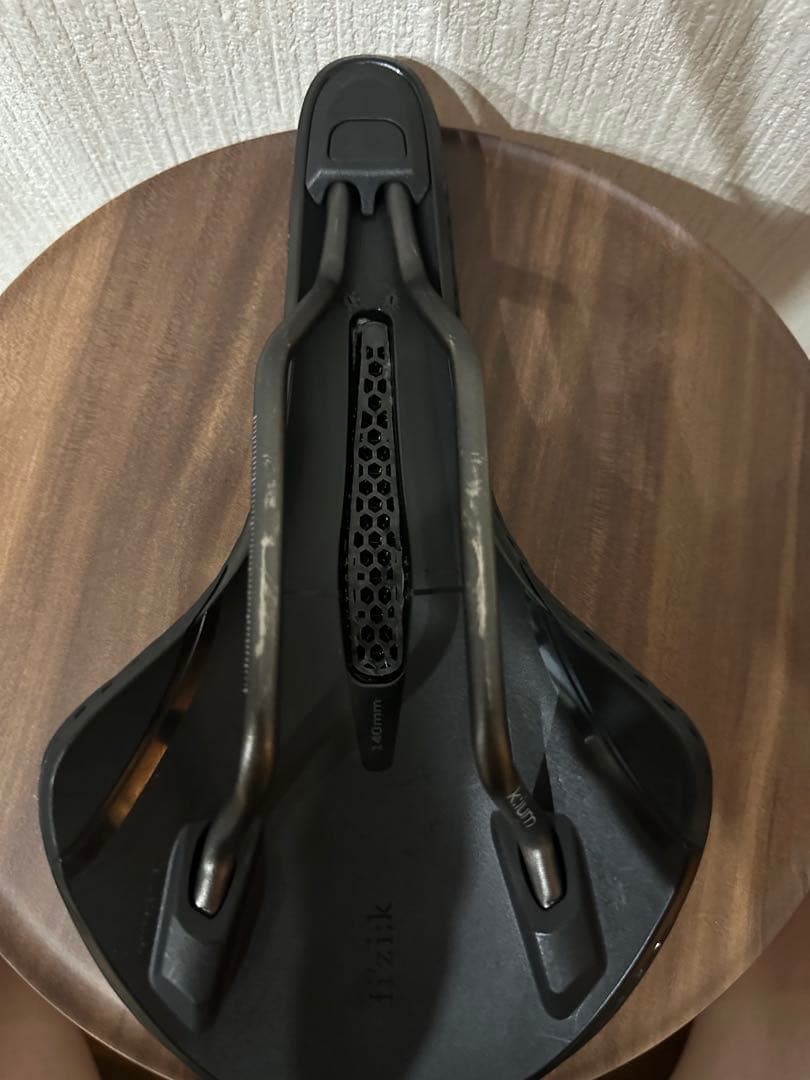 パーツ Fi'zi:k VENTO ANTARES R3 ADAPTIVE 140mm