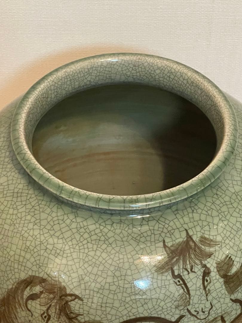 古い大堀相馬焼骨董希少品。特大，大形冰裂開片壺　描金奔馬柄。希少美品。