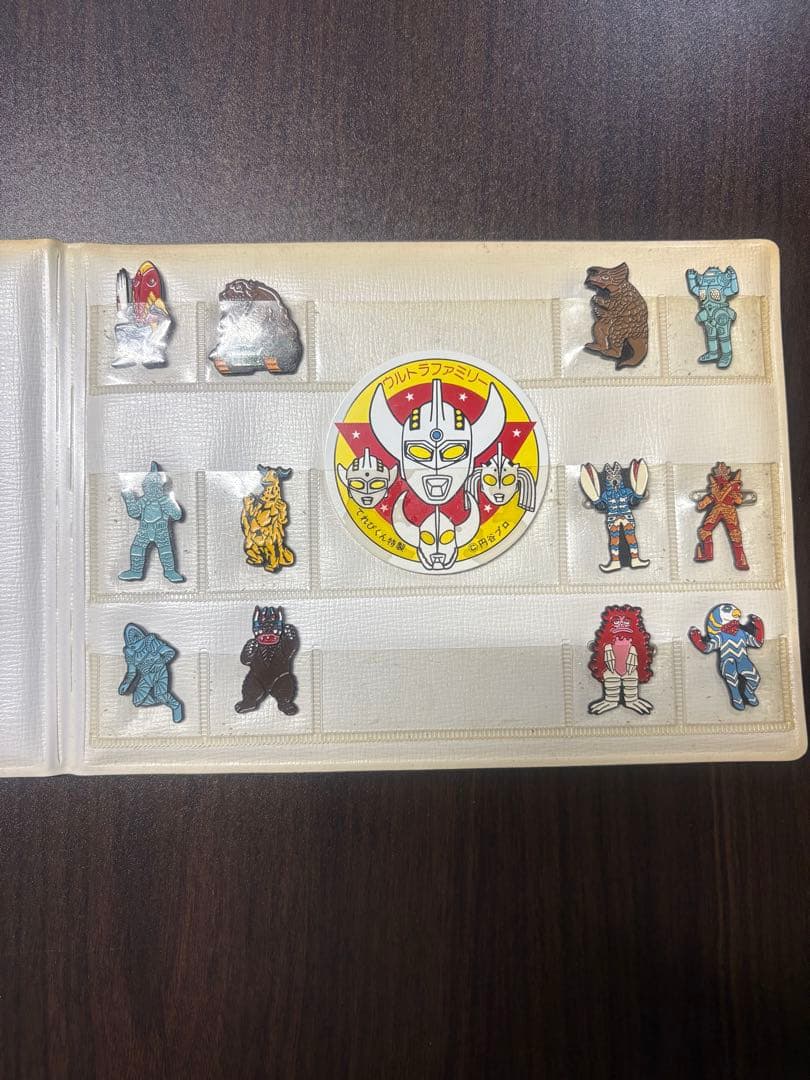 【希少】ウルトラファミリー 怪獣バッジセット　てれびくん特製