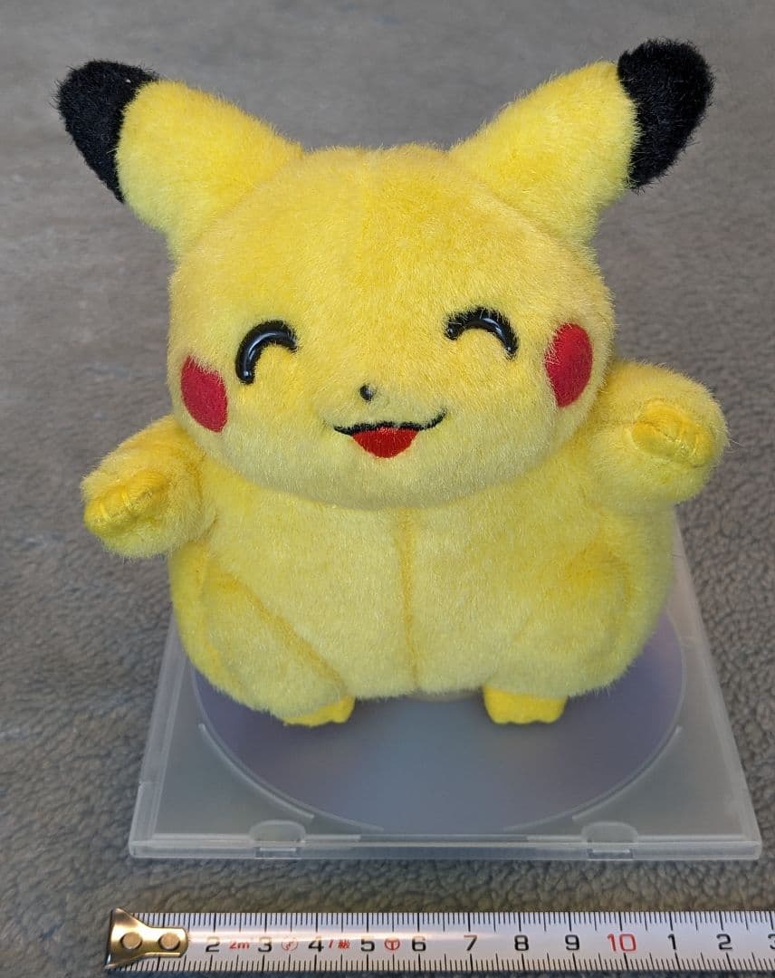 ぬいぐるみ② にっこりピカチュウ