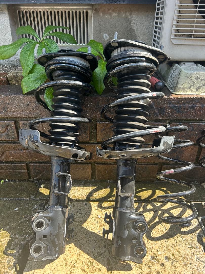 50プリウス後期純正サス一式 ダウンサス付き