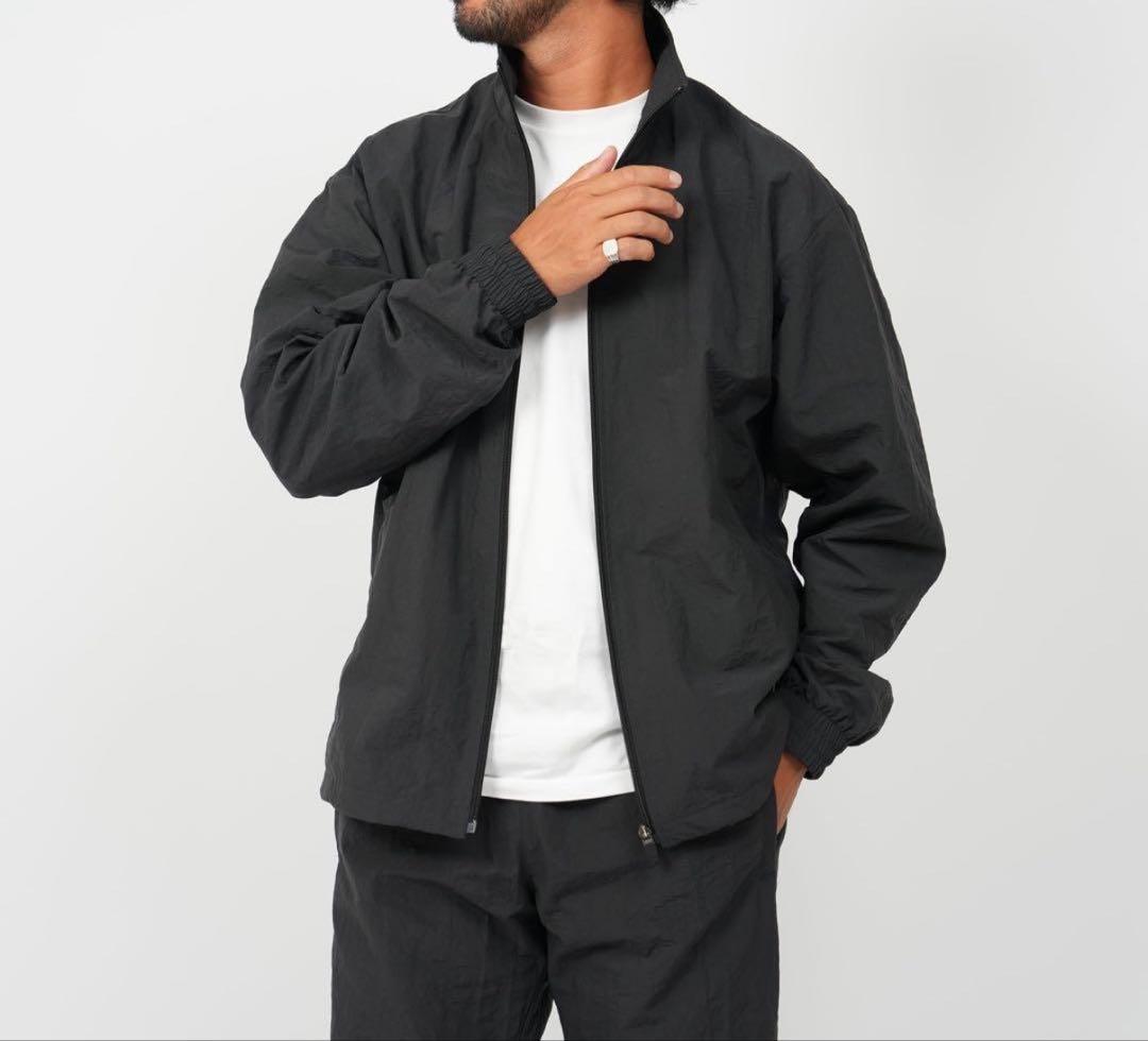 OVY ナイロンジップアップジャケット　スミクロ　KAJA