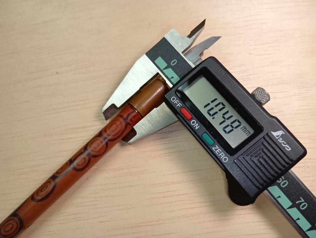 煙草入相良刺繍／達磨図前金具／美品煙管筒