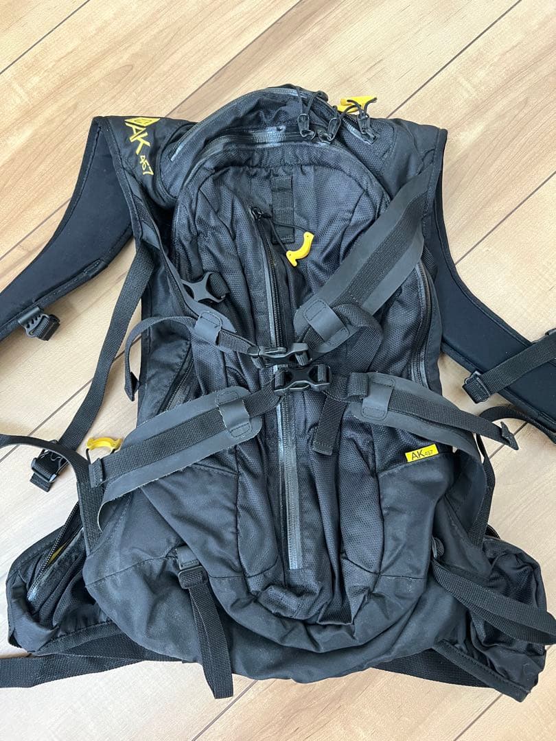 BURTON AK457 バックパック 　黒/黄色 16～18L