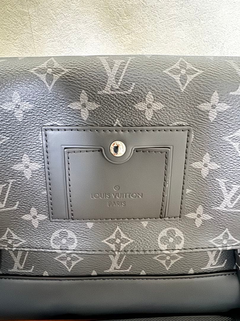 極美品 ルイヴィトン　メッセンジャーヴォワヤージュPM ブラック