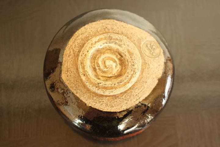 楽吉左衛門　九代「了入」黒茶碗／裏千家　十四代「淡々斎」極め　銘『寒菊』共箱付属