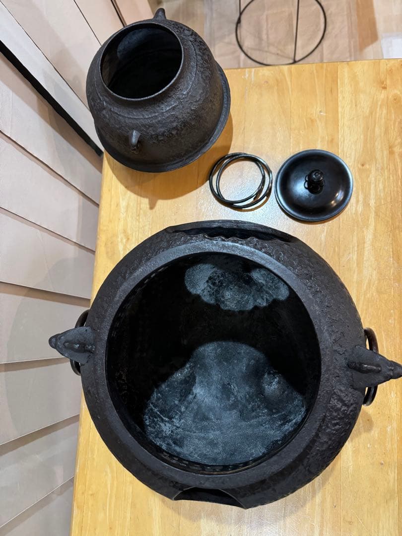 鉄製茶釜 風炉釜　茶道　年代物　骨董品鉄製 アンティーク装飾的デザイン