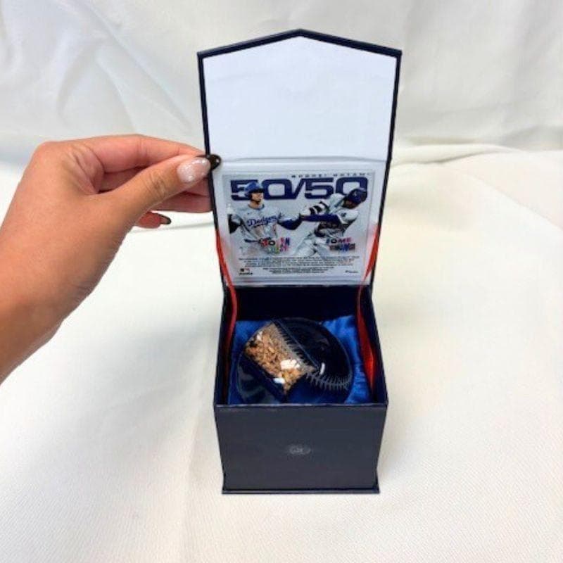 大谷翔平 50-50記念 クリスタル 野球ボール ゲーム使用済みの土付き 102