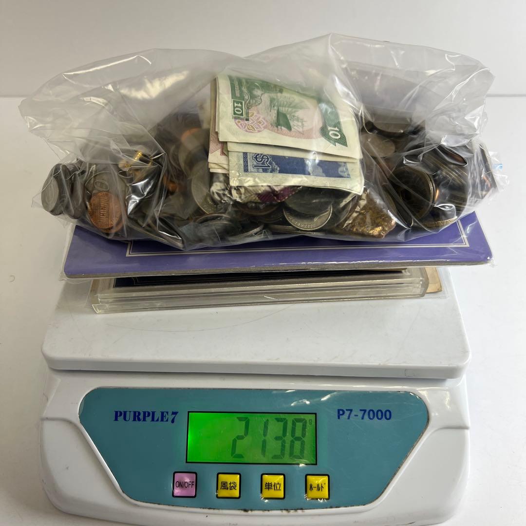 古銭色々　ケースや袋込2138g 東Y8-0128①