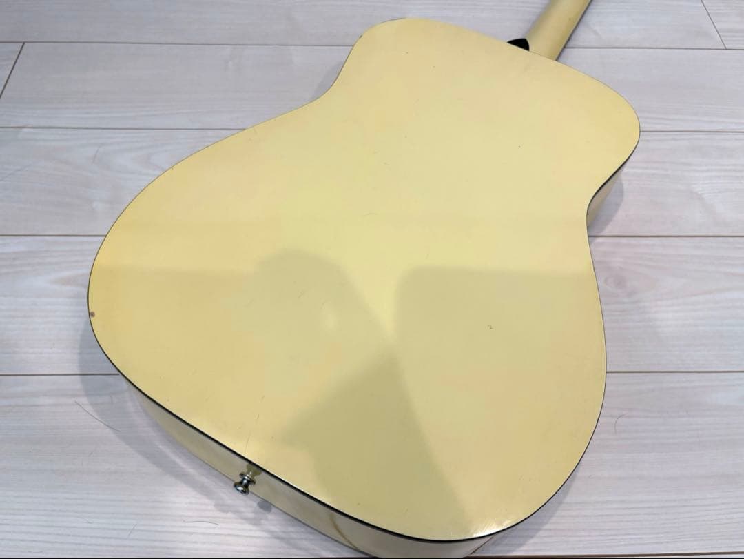 名品ミヤスコウギョウ　Miyasu kougyoアコースティックギター　アコギ白