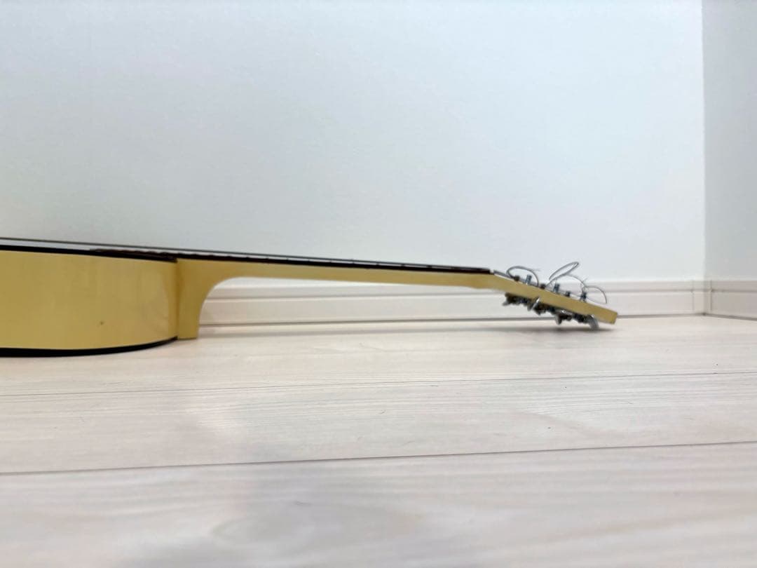 名品ミヤスコウギョウ　Miyasu kougyoアコースティックギター　アコギ白