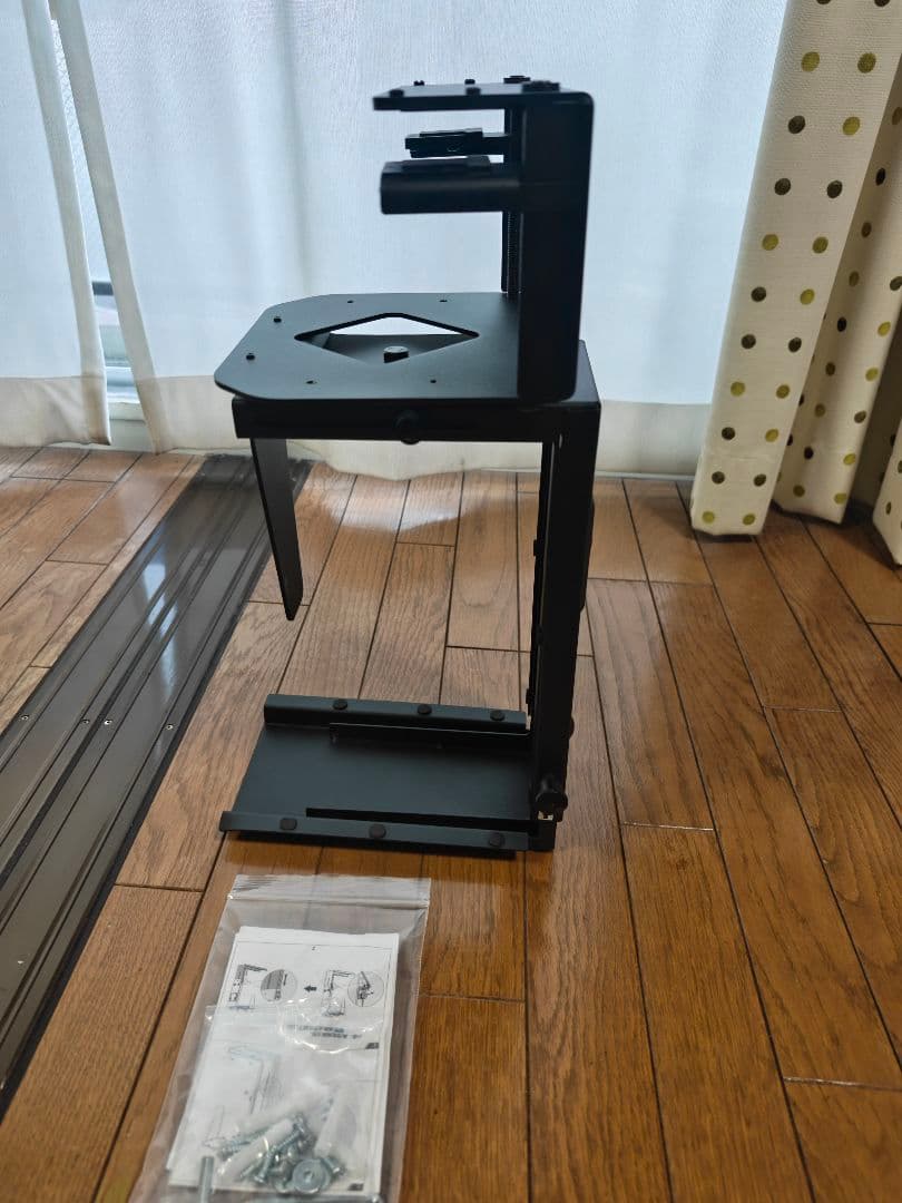 デスクトップPC吊り下げブラケット