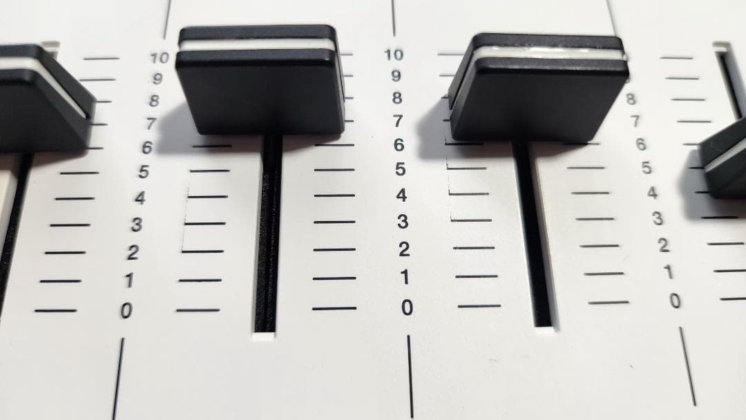 Pioneer DDJ-FLX6-W DJコントローラー