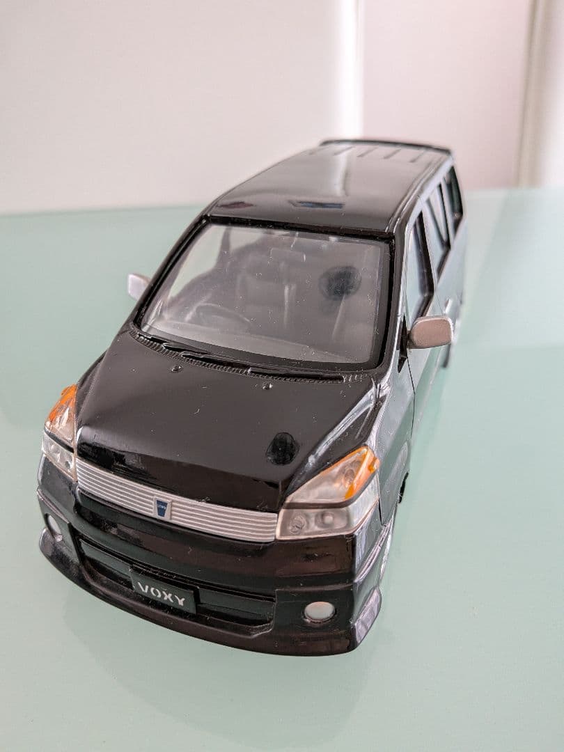トヨタ　初代ヴォクシー　カラーサンプル　1/24
