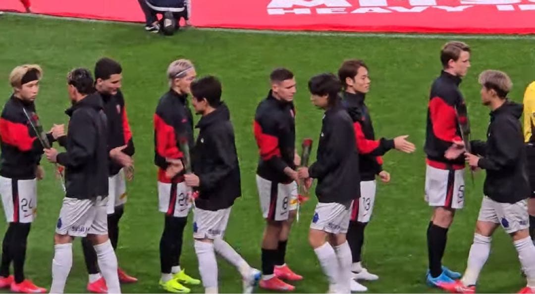 2025 浦和レッズ トラックジャケット　アンセムジャケット　長袖　XLサイズ