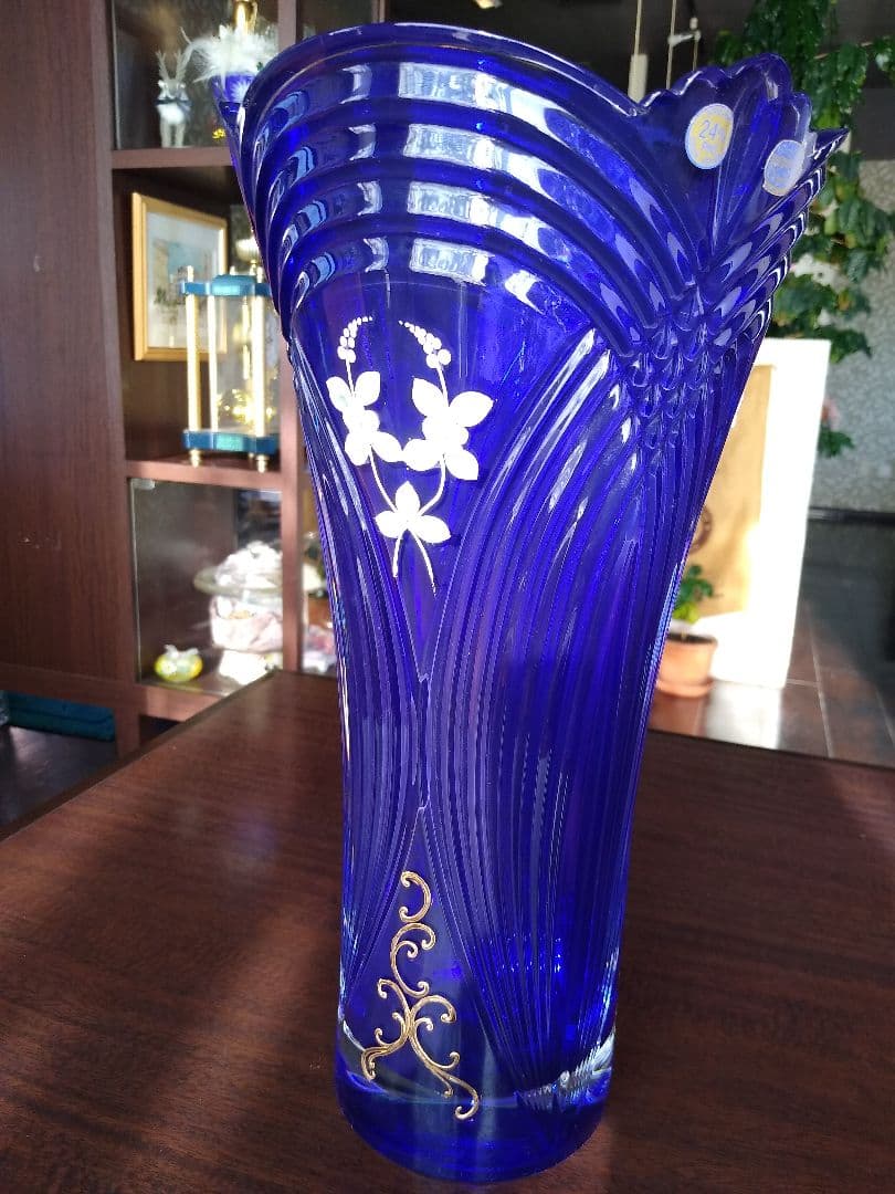 ボヘミアングラス大型花瓶　コバルトブルーカットガラス　チェコ製専用箱入り花瓶
