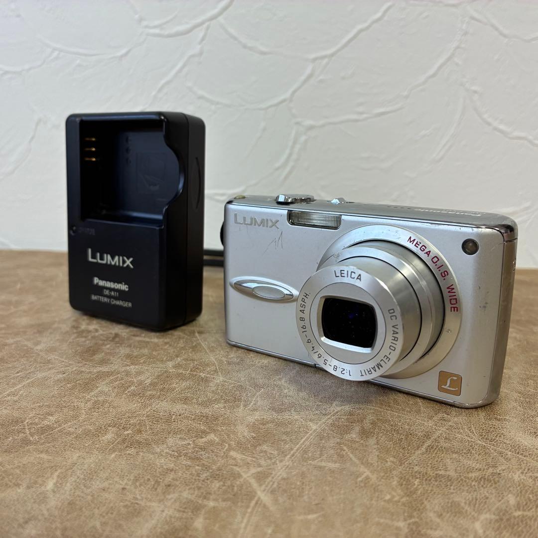 デジタルカメラ　パナソニック　LUMIX DMC-FX01　充電器付　中古品