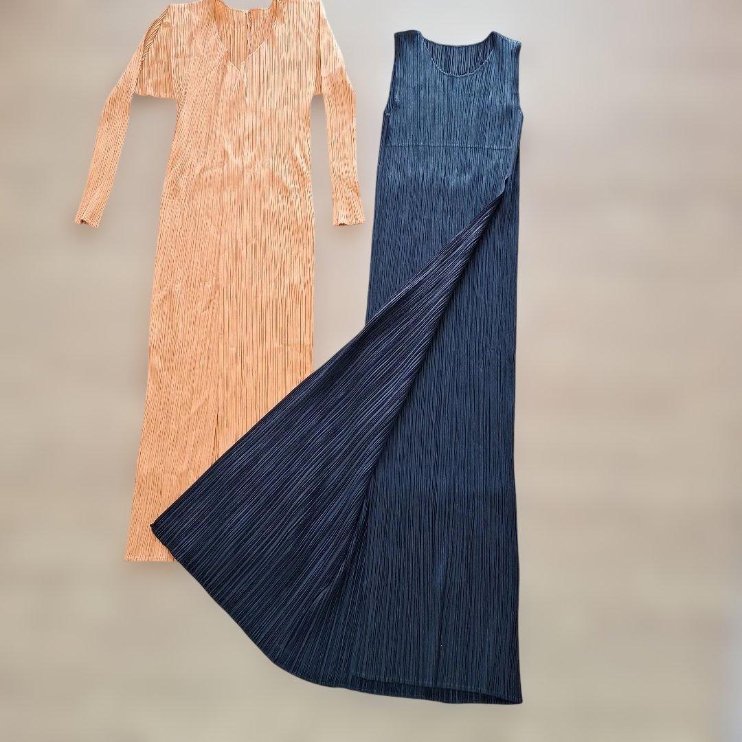 PLEATS PLEASE オレンジロングカーディガンと黒ワンピース