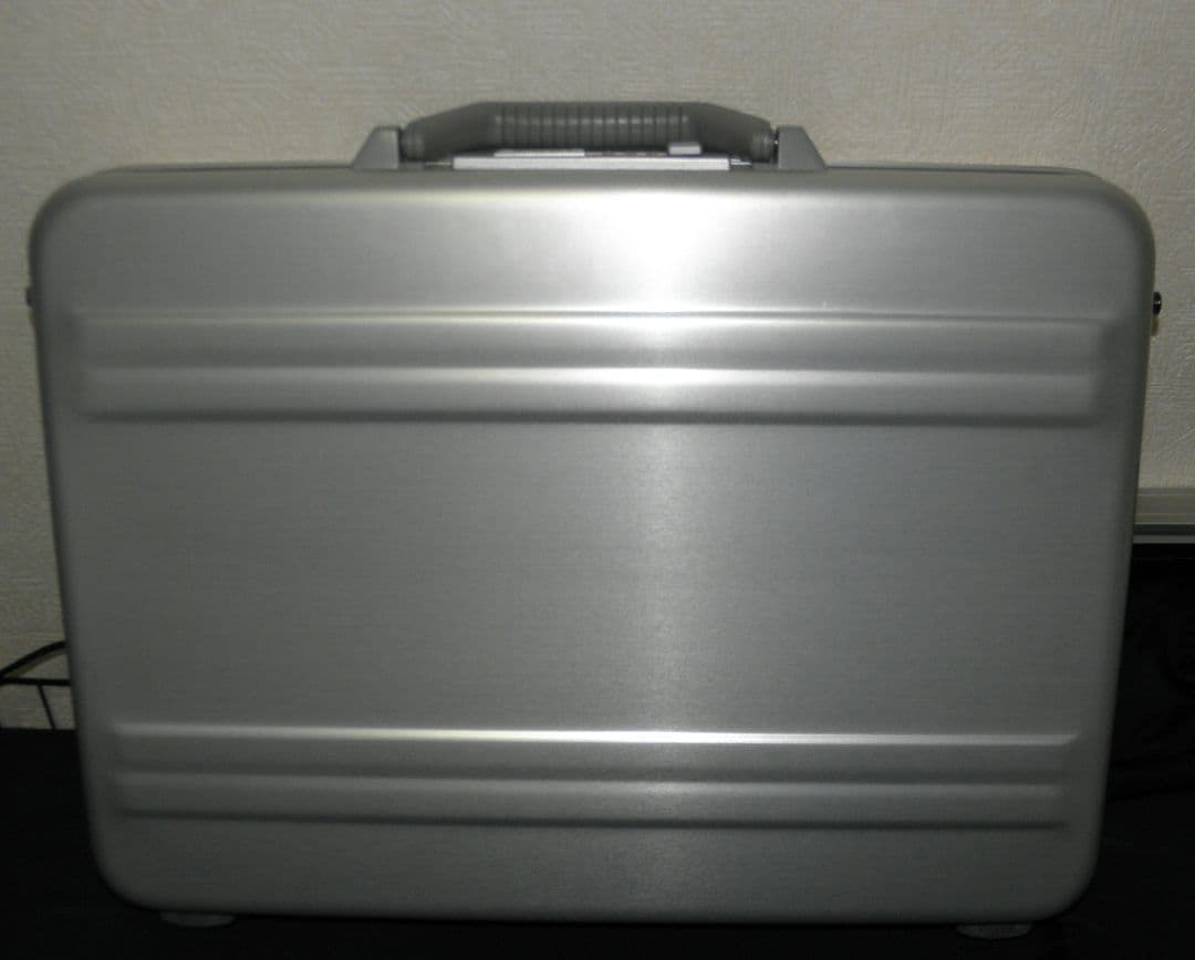 ​美品・凹みなし】ゼロハリバートン アルミ アタッシュケース A3対応 45cm
