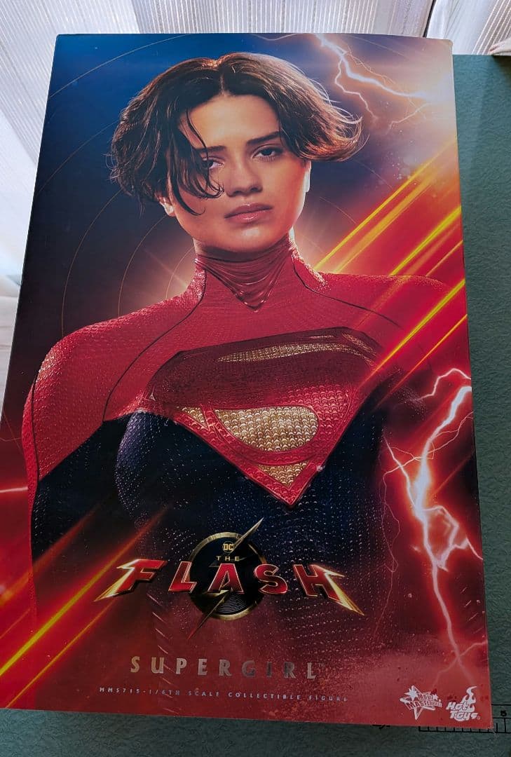 ホットトイズ Hottoys FLASH スーパーガール
