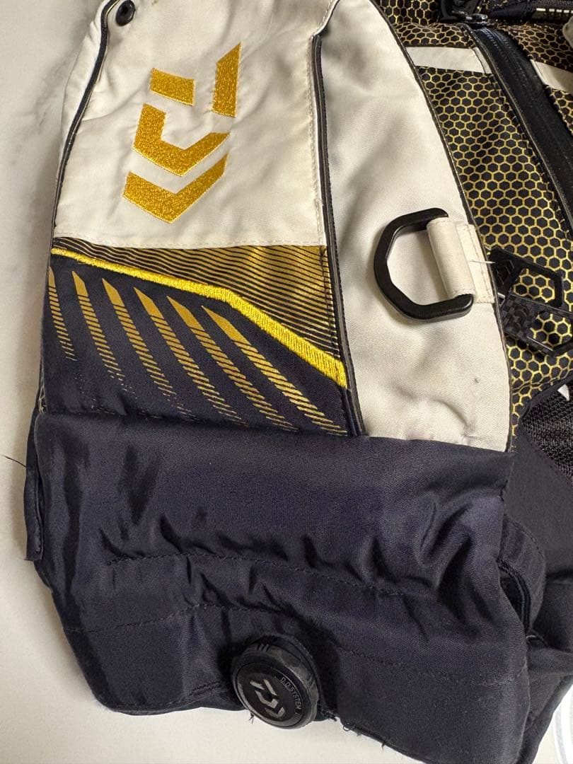 ダイワ　トーナメント　ライフジャケット　フローティング　DF3007T 中古