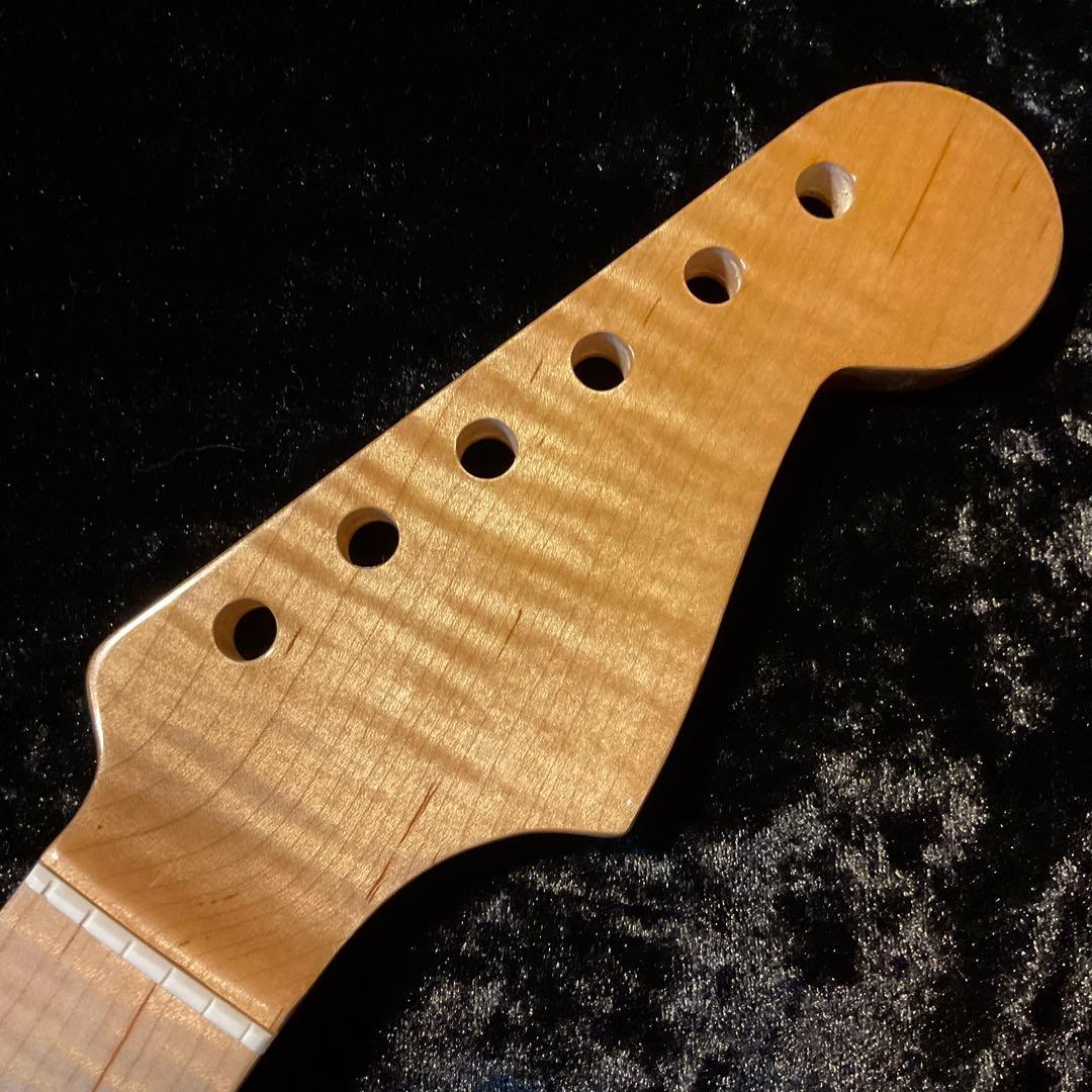 カナダ産フレイムメイプル　エレキギターネック　ストラトキャスター　ナチュラル