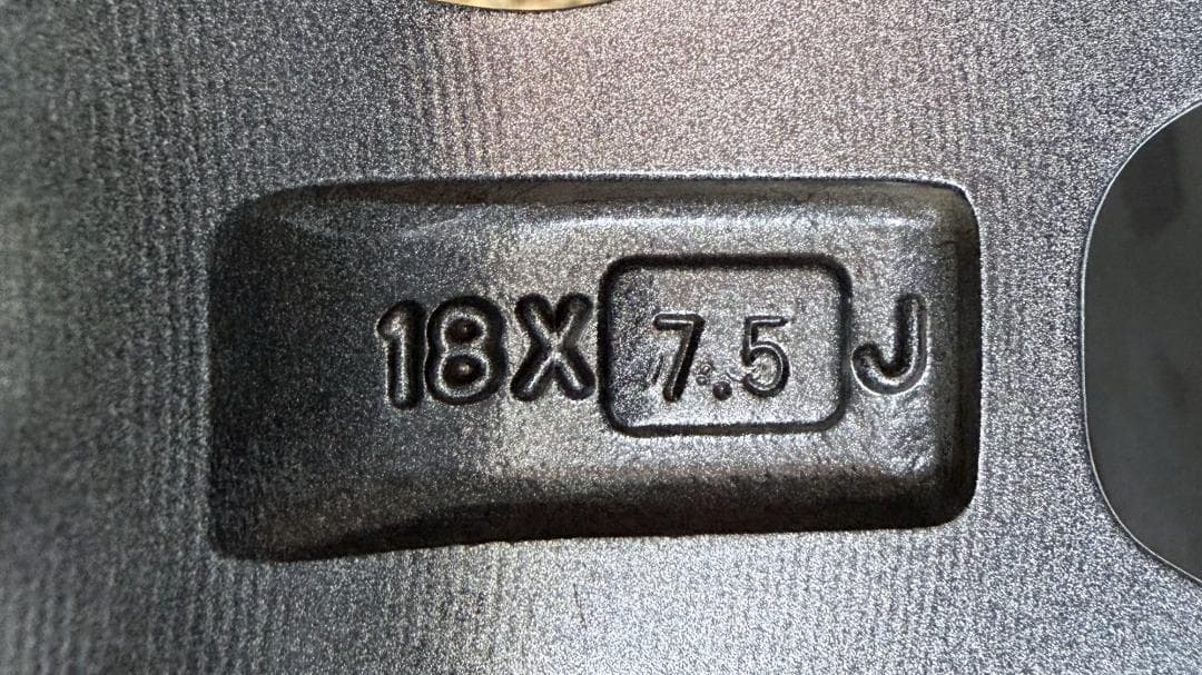 アルミホイール＆ブリヂストン 18インチ スタッドレスタイヤセット　レクサスNX