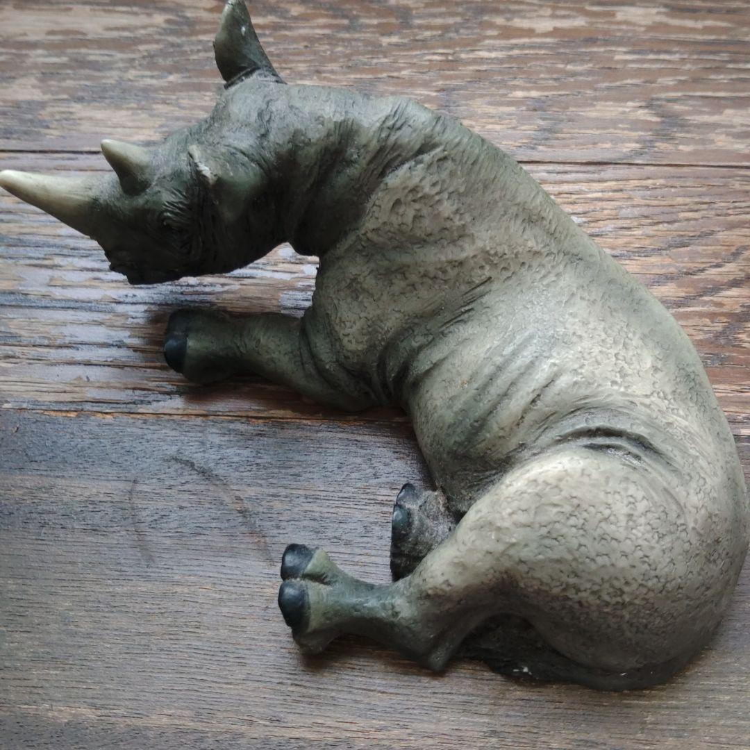 値下げ　　 彫刻 のサイ　37年前にグアムで購入 石のように固い素材