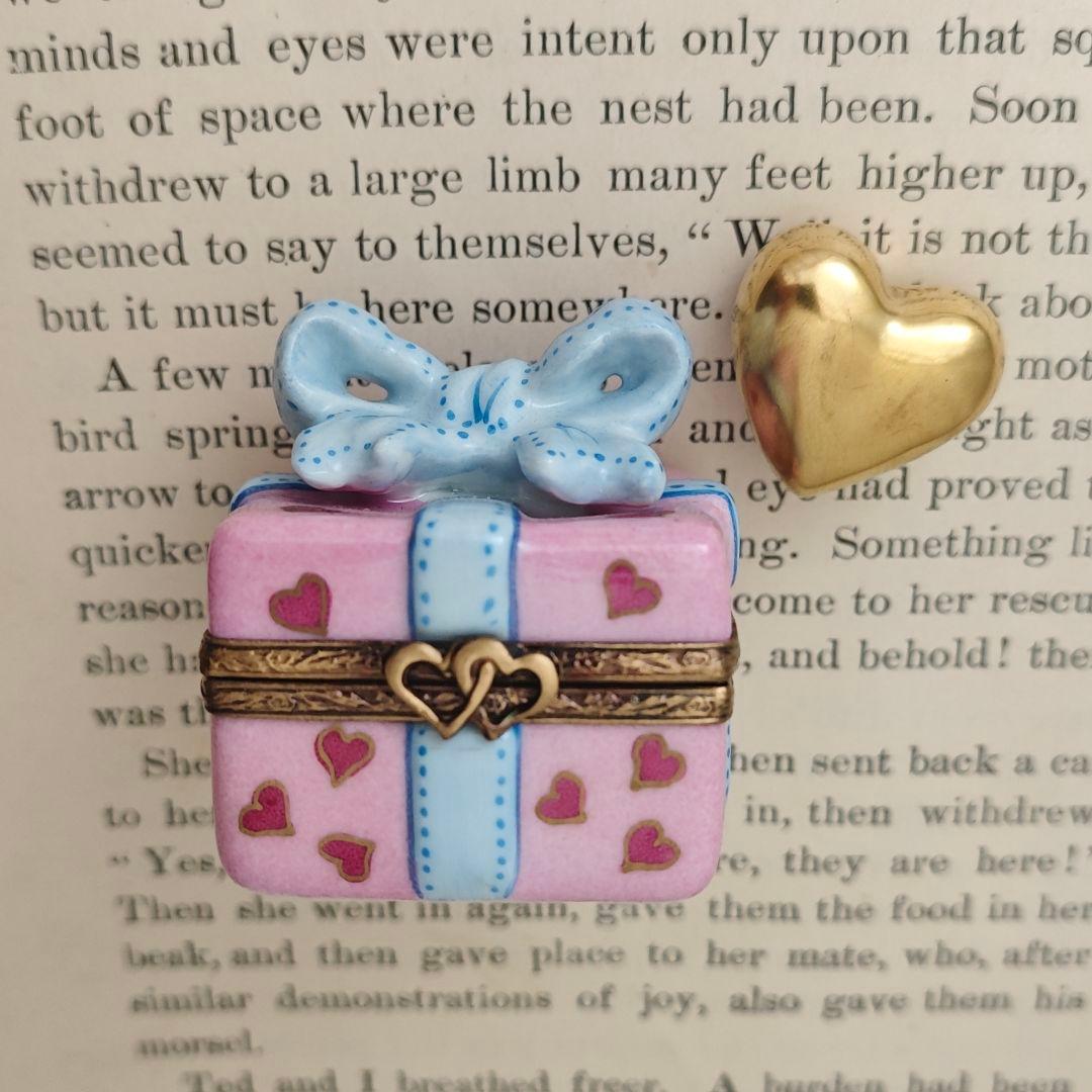 リモージュボックス　ハート柄のプレゼントボックス　フランス製　小物入れ　陶器