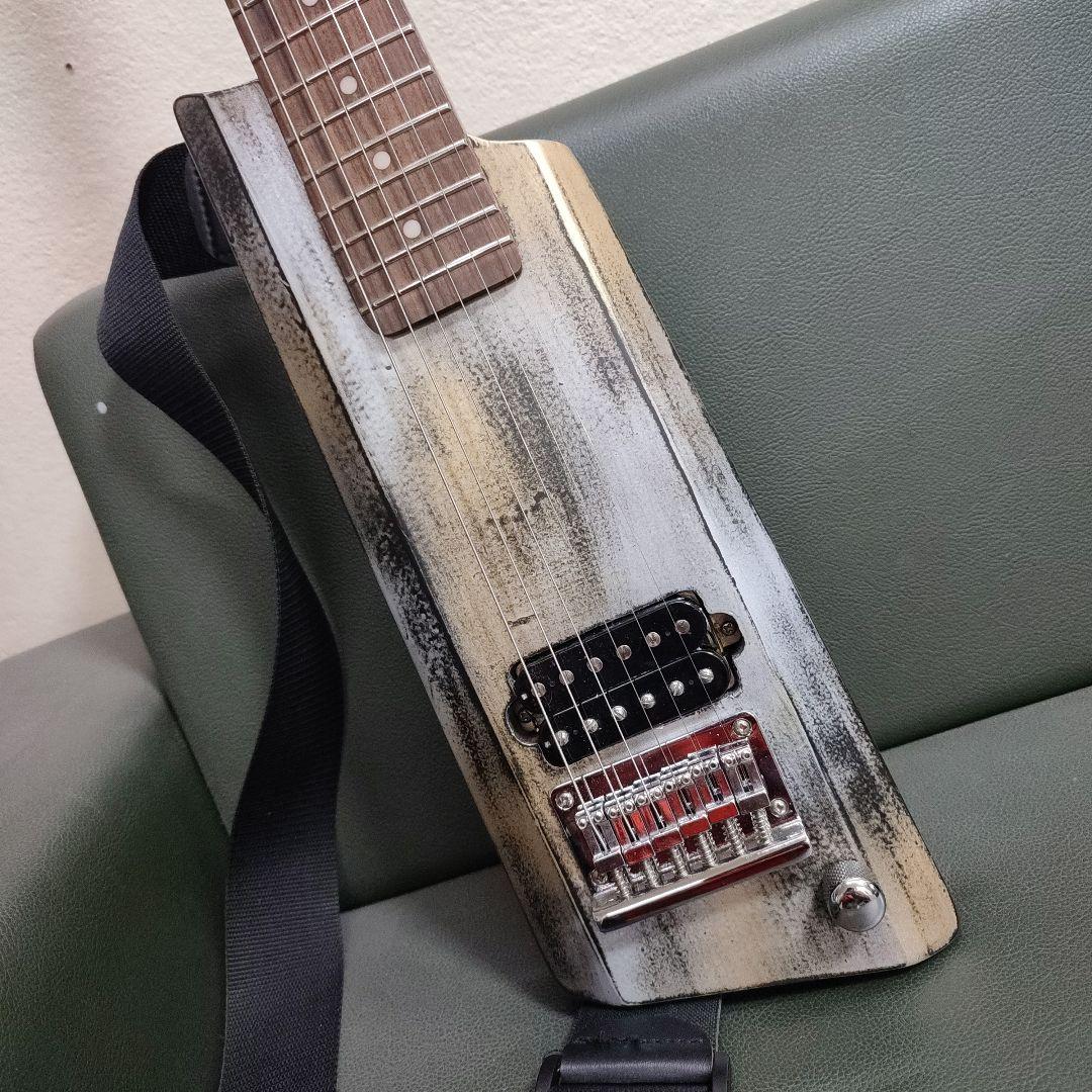 ダメージ仕様トラベルギター