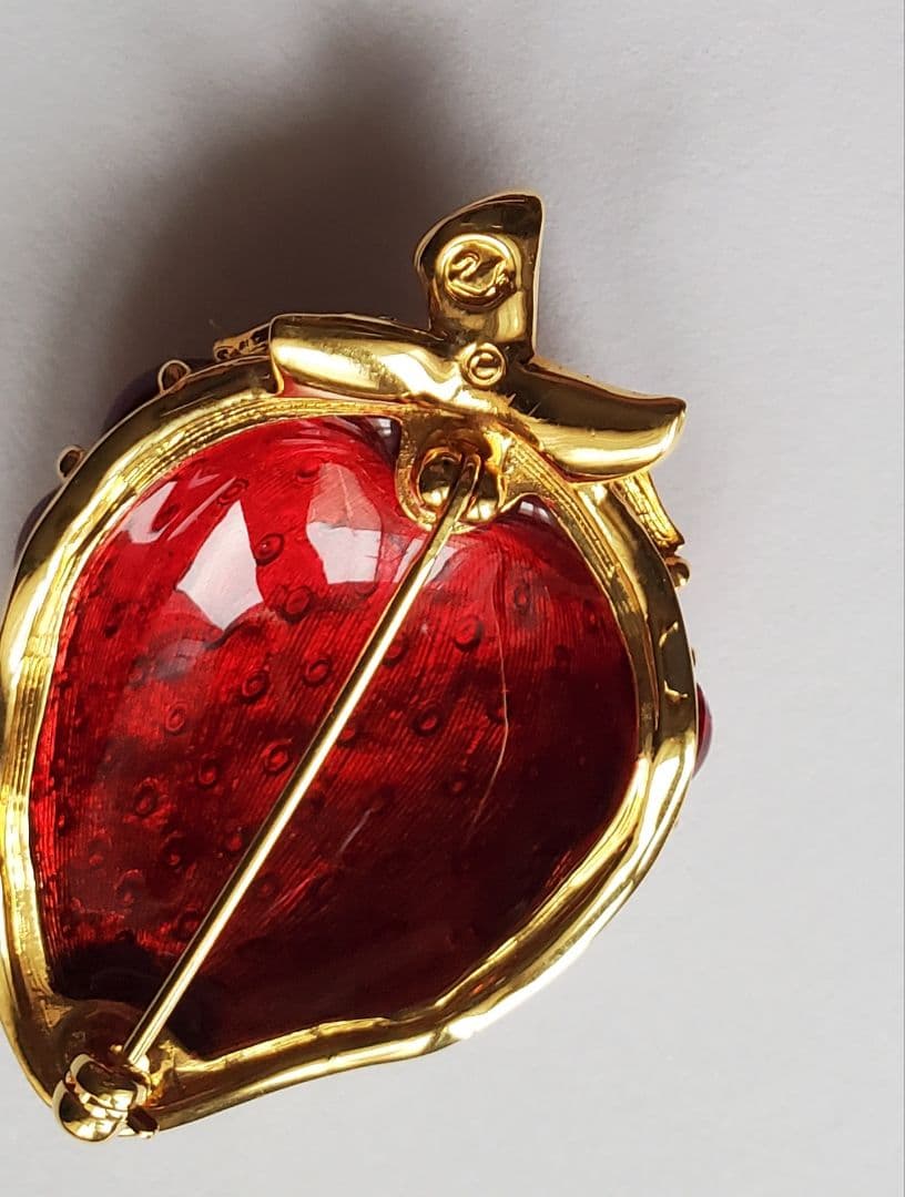 ヴィンテージ　SWAROVSKI　スワロフスキー　イチゴ　ブローチ　ジュエリー
