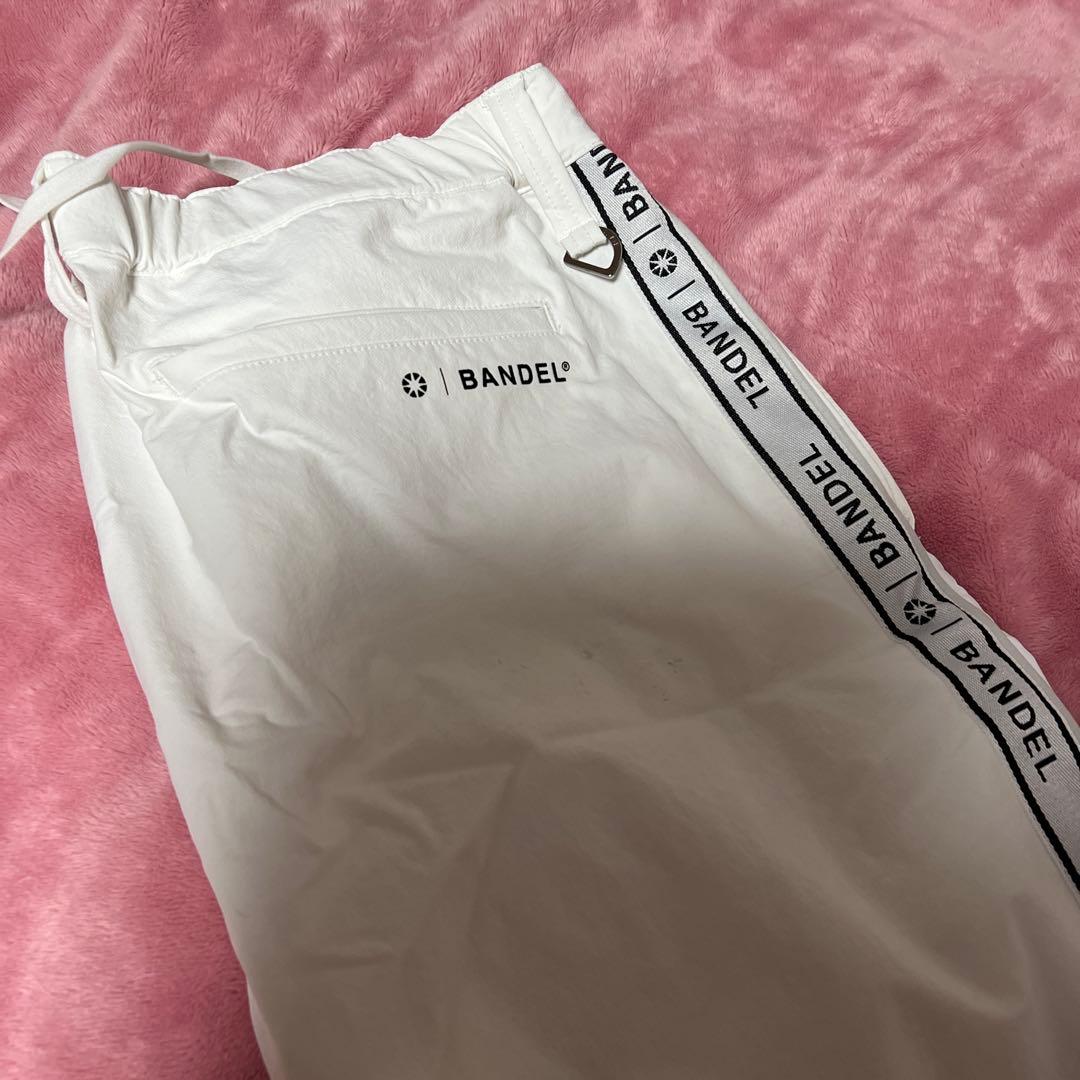 BANDEL ホワイトパンツ サイドロゴ入り