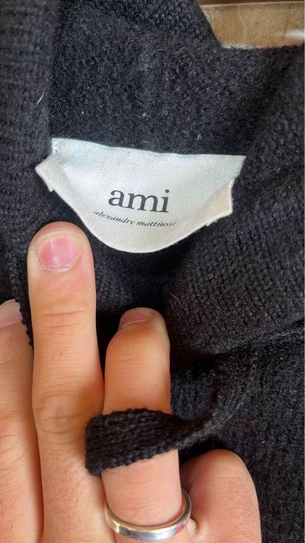 ami フード付きセーター 黒 ハート刺繍