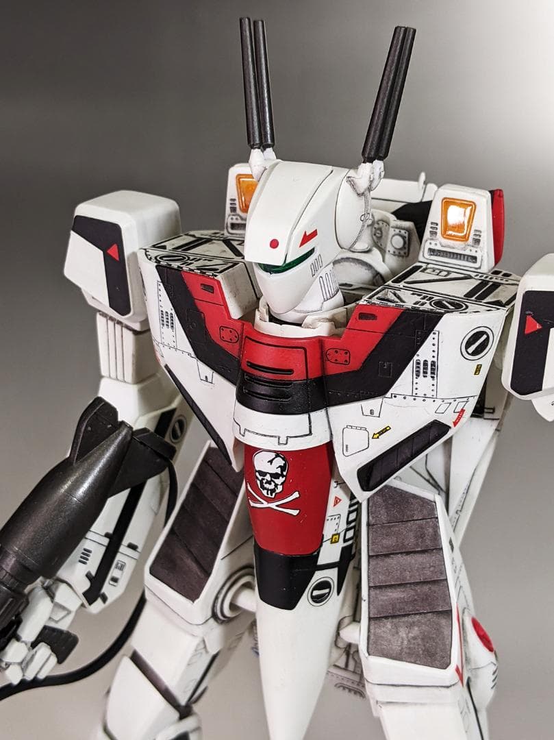 プラモデル　ハセガワ　1/72 VF-1S バトロイドバルキリー　組立塗装済