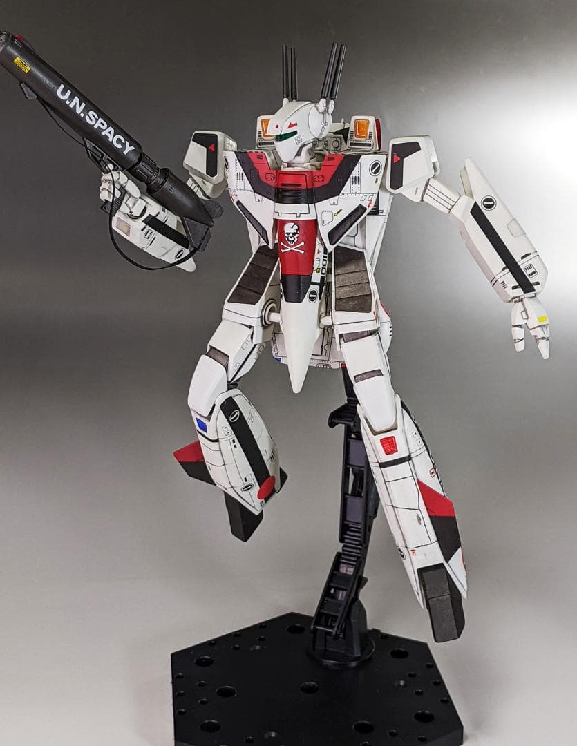 プラモデル　ハセガワ　1/72 VF-1S バトロイドバルキリー　組立塗装済