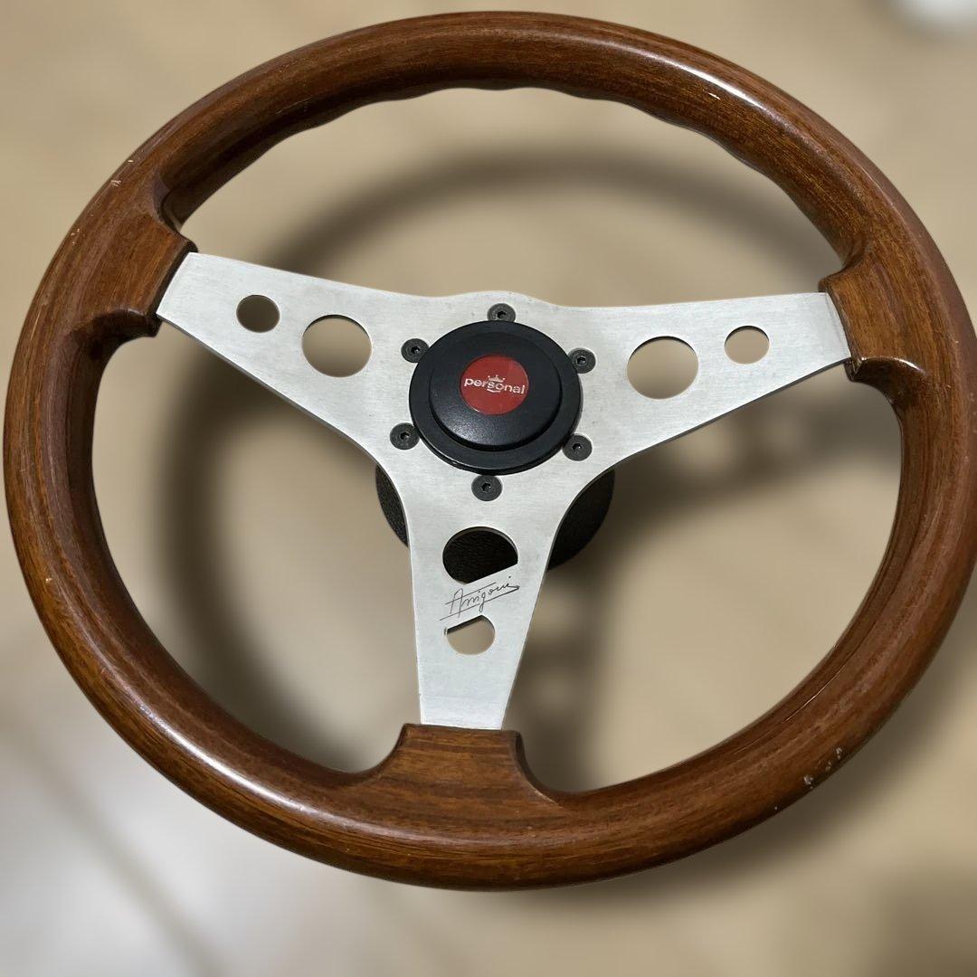 ウッドとアルミニウムのステアリングホイール