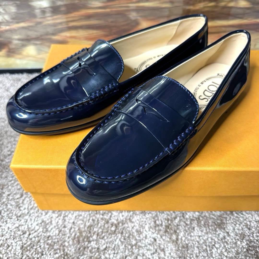 TOD’S トッズ ローファー パテント ネイビー