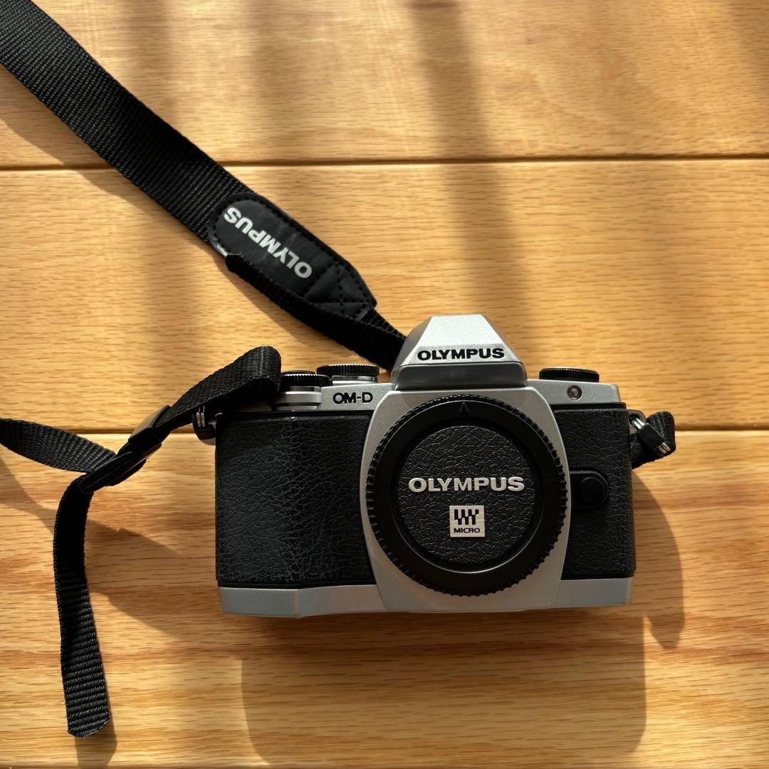 OLYMPUS OM-D ミラーレス一眼カメラ