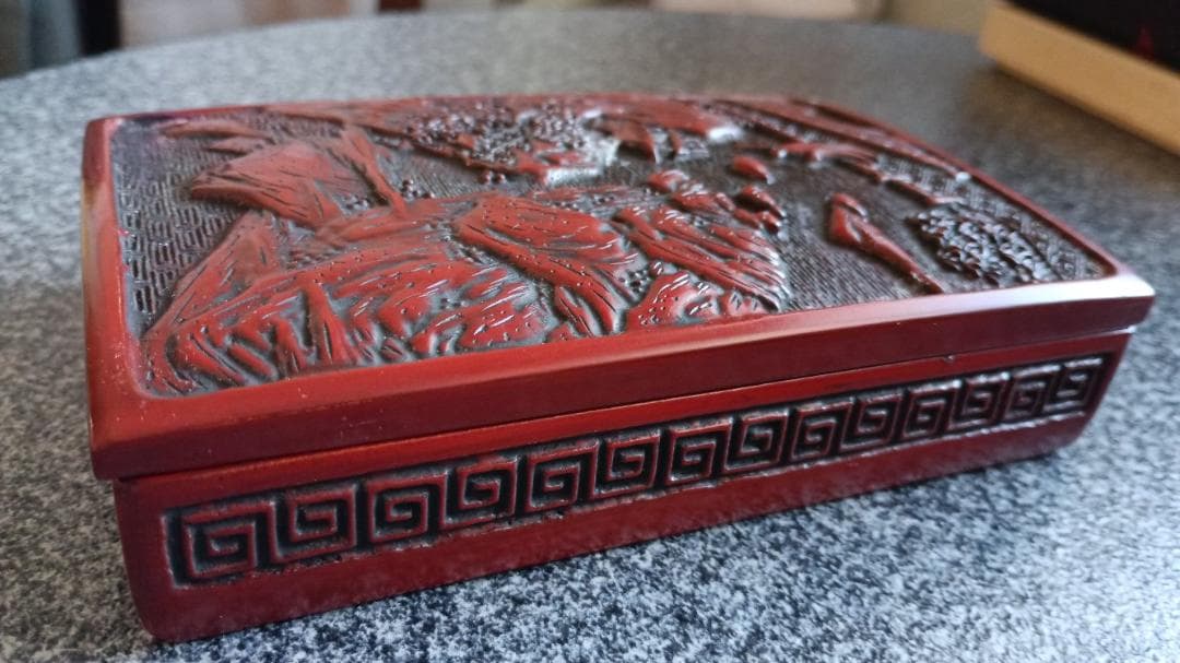 逸品・仙台永楽堆朱文箱　大正～昭和初期／家族を繋ぐ美術工芸品