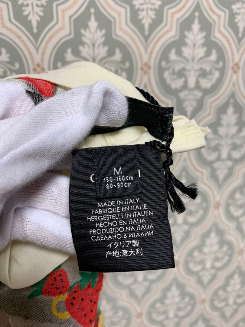 期間限定お値下げ！正規品　新品　未使用　グッチ　ストロベリー　いちご　タイツ