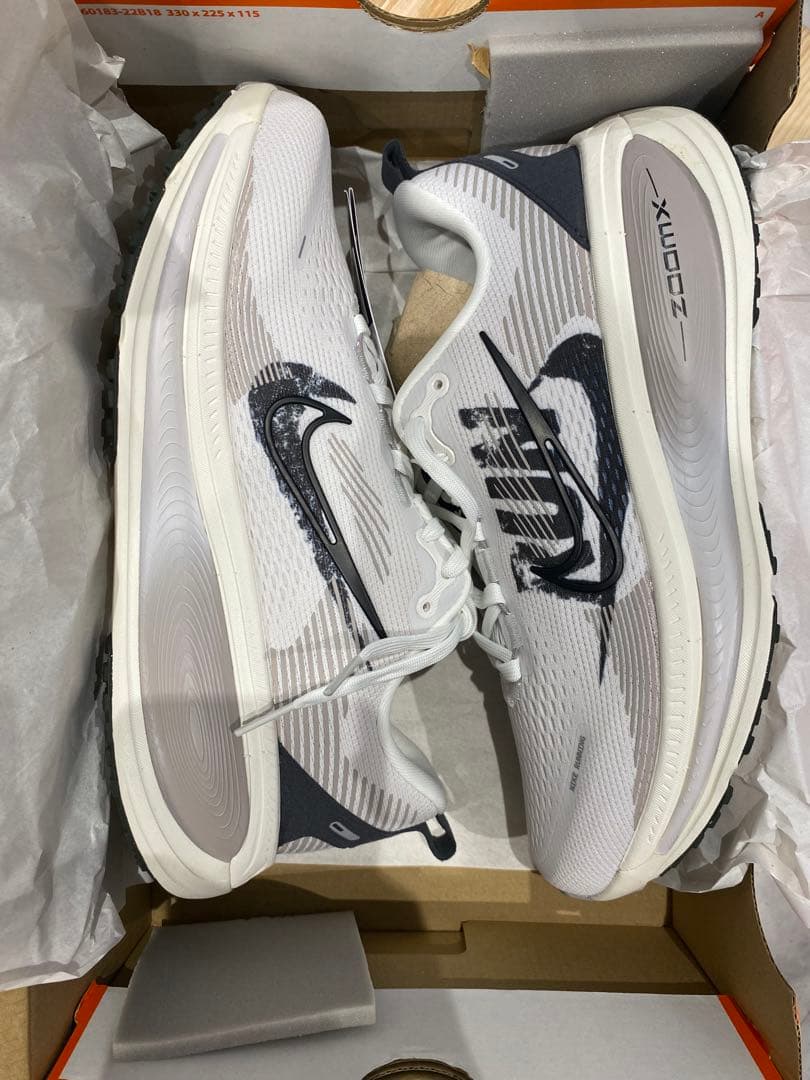 新品 NIKE VOMERO18 26cm