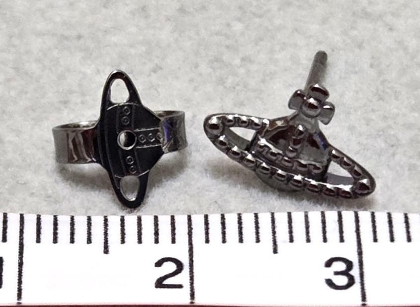 ヴィヴィアンウエストウッド　ORB　ガンメタリック　ピアス　片耳用　42077