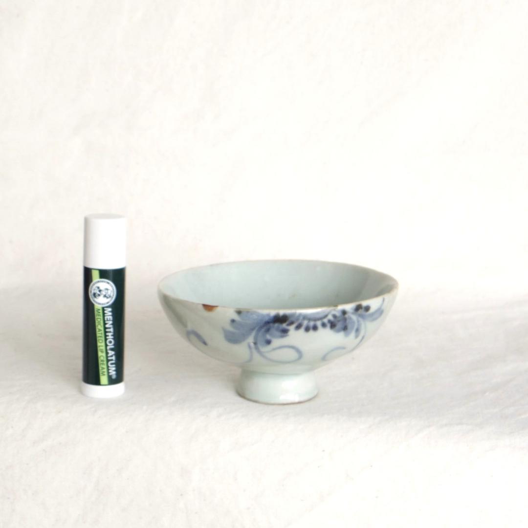 高足杯　初期伊万里　淡いコバルト　★ニュウ、直しなど欠点あり