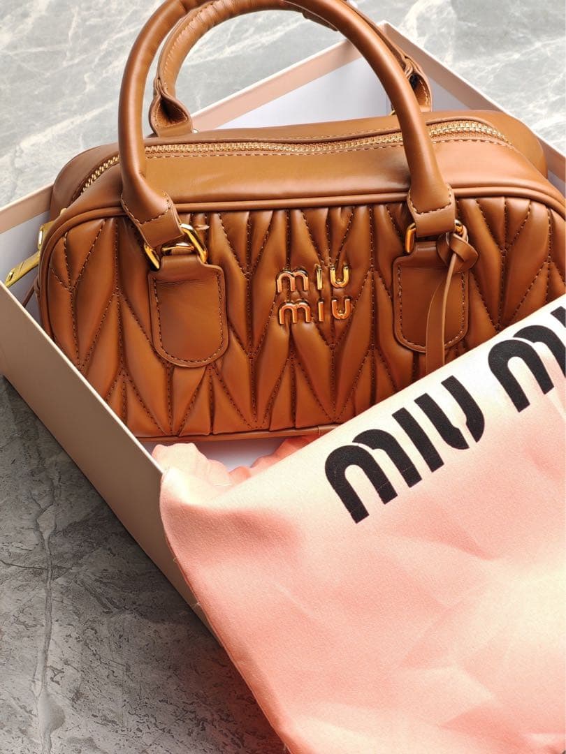 ＊じゅーたん＊miu miu キルティングハンドバッグ ブラウン　美品
