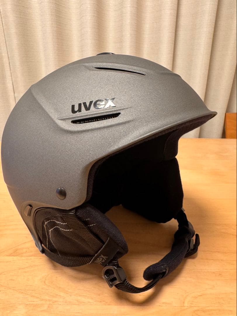 UVEX ヘルメット　スキー　スノボード