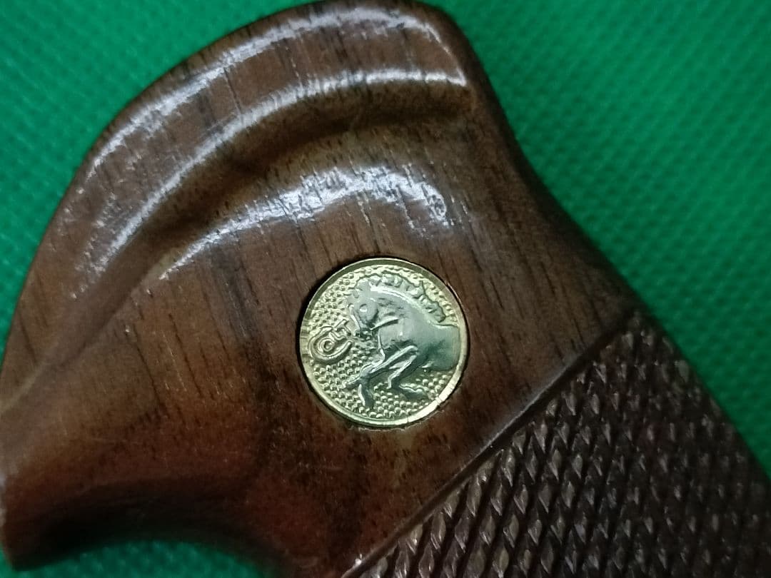 コルトパイソン純正木製グリップ ネジ付き