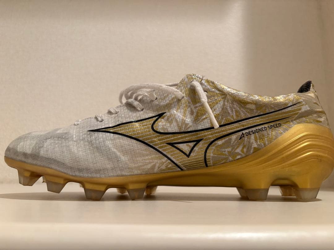 「あらみく 」Mizuno Alpha Japan ホワイト/ゴールド